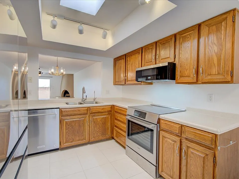 5526 N Arroyo Grande Dr