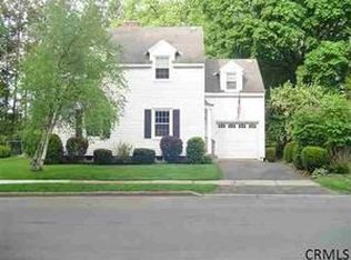 33 Knickerbocker Rd, Scotia, NY 12302
