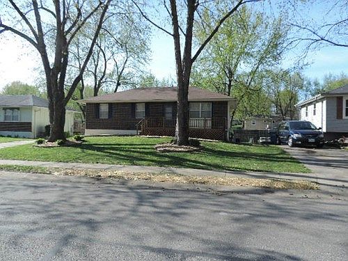 2nd image of 204 NW Summit Dr