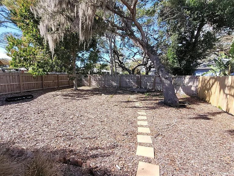 2028 N Betty Ln — Photo 13