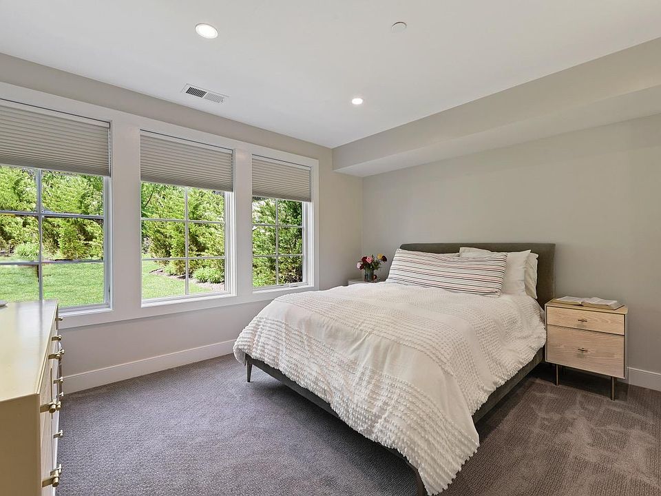 1st image of 3A Honeysuckle Ln