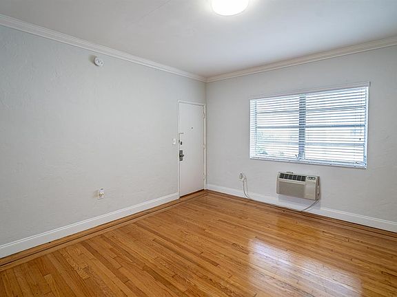 4th image of 1412 Euclid Ave APT 17