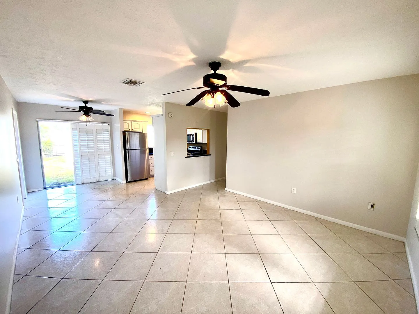 ** Central Naples ** 3 Bed / 2 Bath ** Garage ** No Hoa ** Annual Rental ** — Photo 2