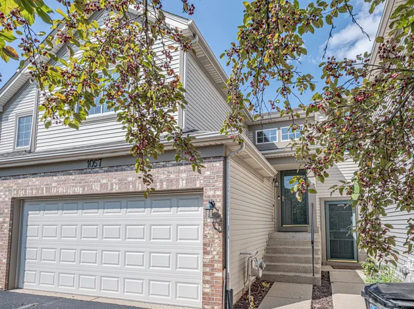 1057 Woodview Ct, Aurora, IL 60502