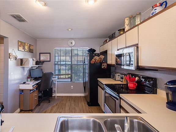 4th image of 176 Clear Lake Cir