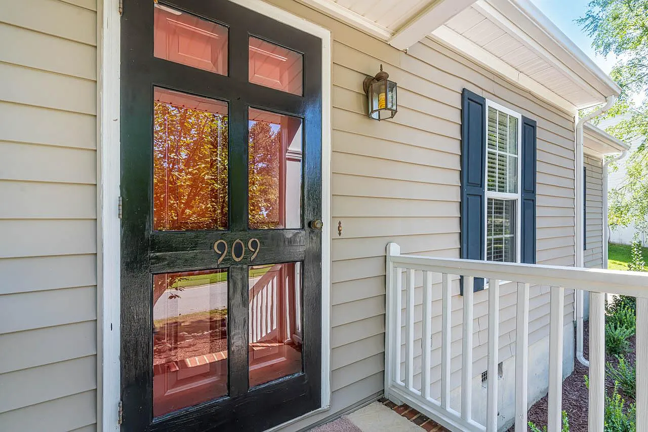 3 bed, 1137 sqft, $2,800 — Photo 3