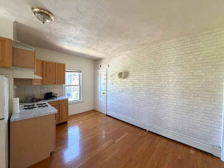 11 Snow St #2R — Photo 2