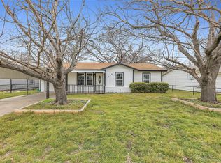 208 Kay Ln, Saginaw, TX 76179