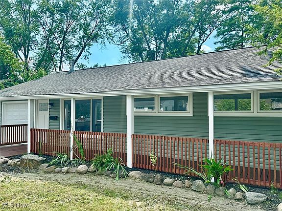 3rd image of 366 Adrian Dr