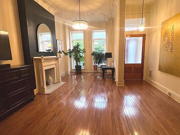 3rd image of 727 Reservoir St