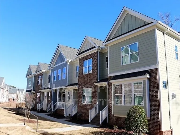 904 Laurel Gate Dr — Photo 2