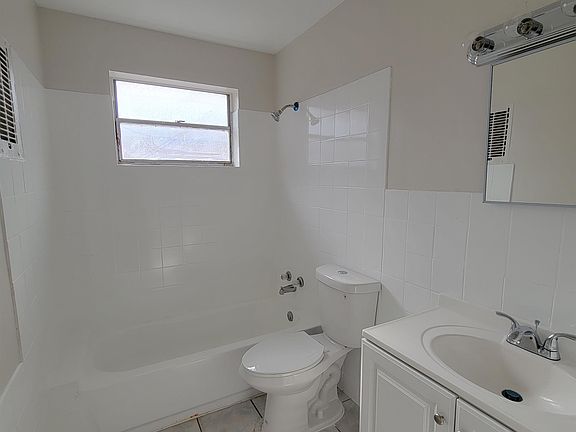 3rd image of 147 W 17th St #1