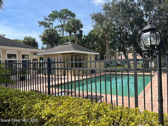 3rd image of 3590 Sable Palm Ln Unit A