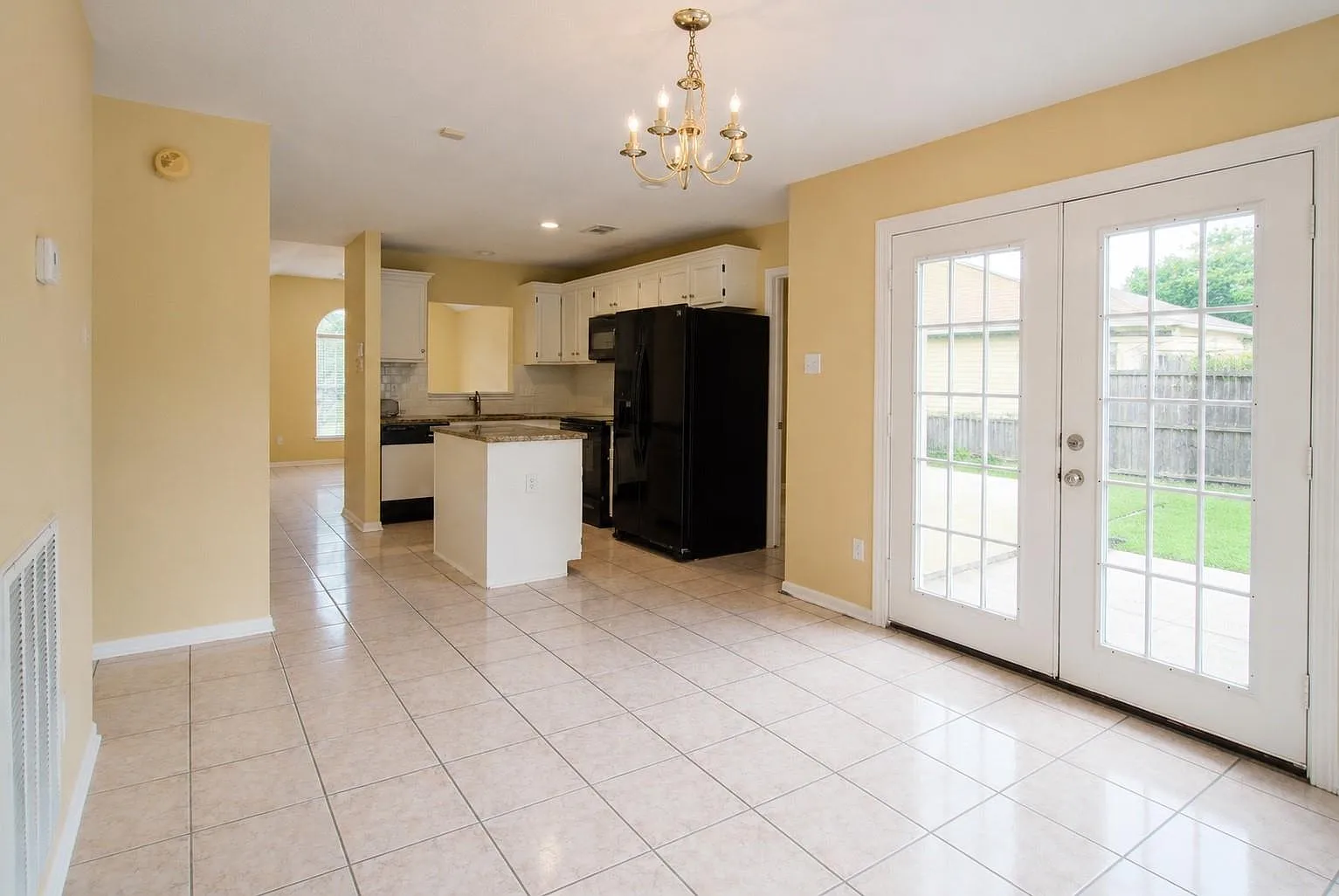 3 bed, 2.0 bath, 1177 sqft, $1,525 — Photo 3