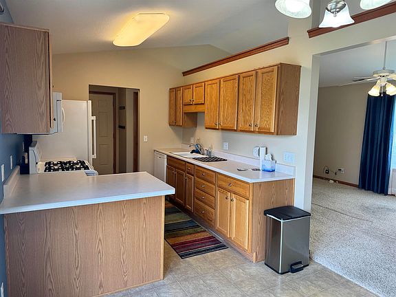 5th image of 204 Heide Ln
