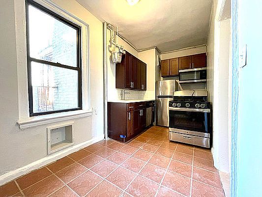 3rd image of 182 Nagle Ave APT 4C
