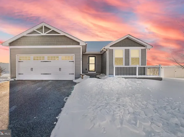 3300 Pebble Run Dr, Dover, PA 17315