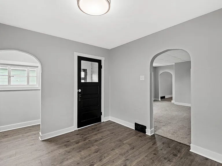 105 Broadway St — Photo 18