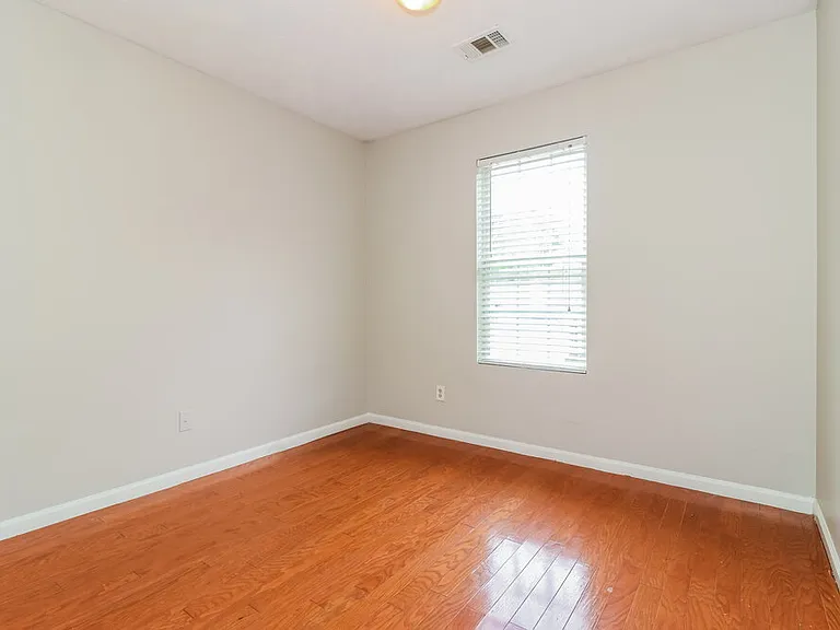 2124 Oakland Spring Dr — Photo 13
