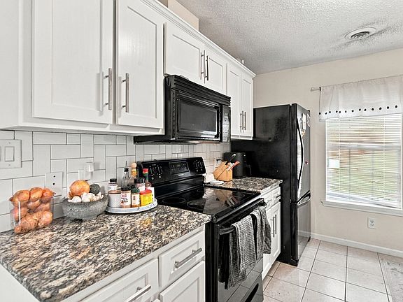 4th image of 2931 Temperance Dr.