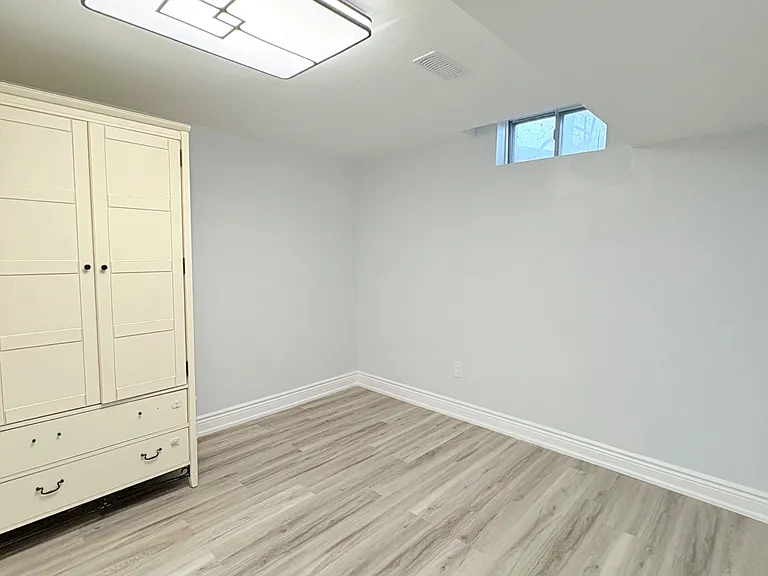 30 Lavron Ct #BASEMENT — Photo 9