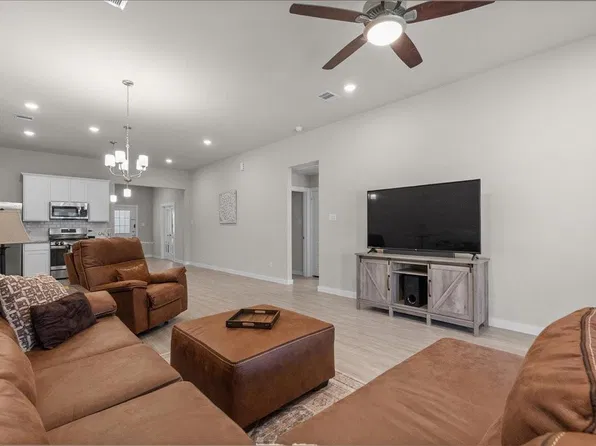 1204 Filly Creek Dr, Alvin, TX 77511