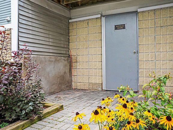 2nd image of 212 Viewmount Dr #218