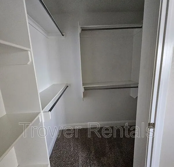 1021 E 90th Ct — Photo 6