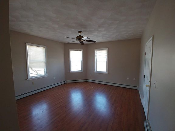 3rd image of 590 Admiral St Floor 2