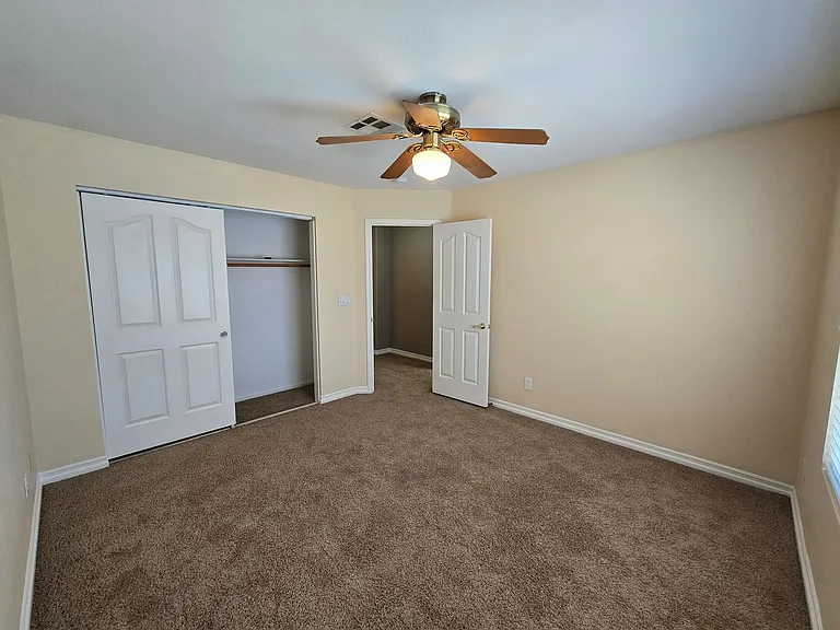 8244 W Gilmore Ave — Photo 43