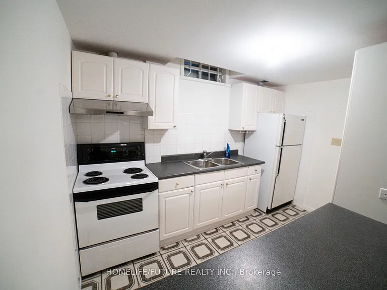 20 Gaslight Cres #BASEMENT — Photo 3