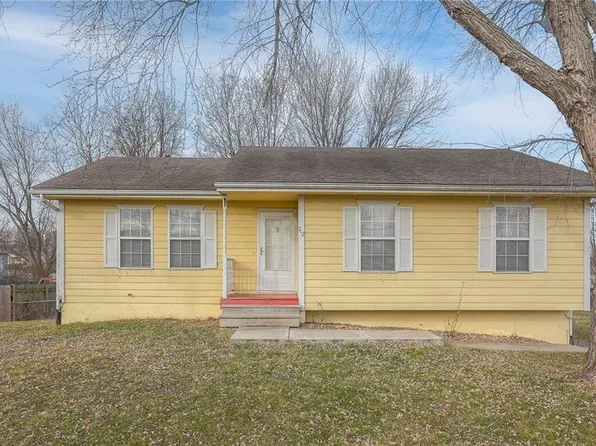 712 N Grove St, Kearney, MO 64060