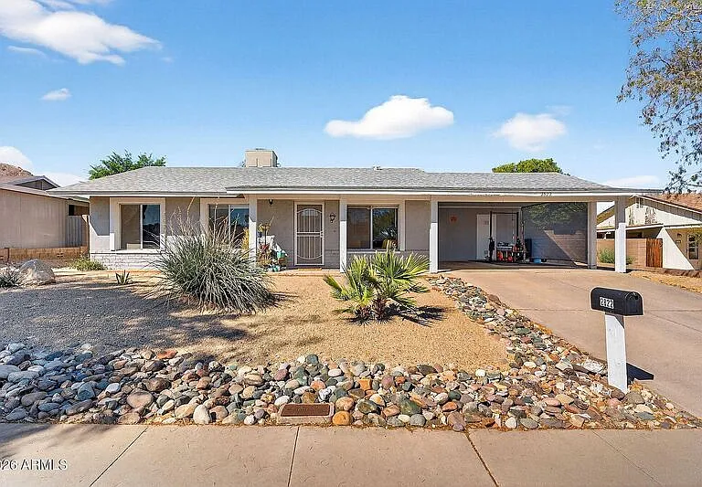 2822 E Willow Ave — Photo 1