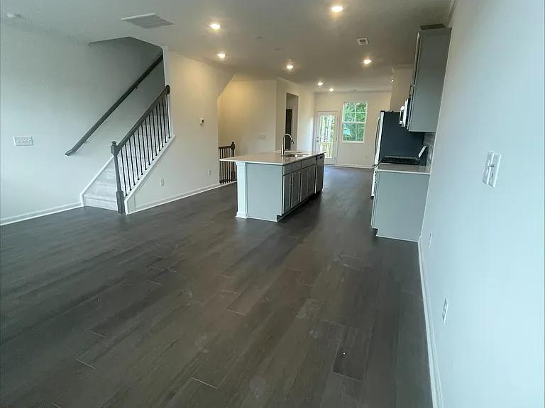 3124 Gypsum Dr — Photo 2