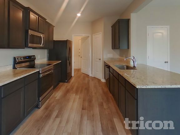 4th image of 206 Lewis Ln