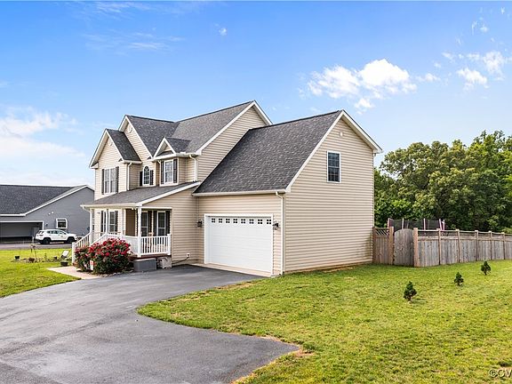 4th image of 102 Lancaster Ct