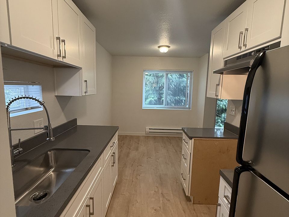 New kitchen, quartz counters, soft close cabinets, stainless appliances,