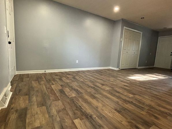 111 Margaret St #4