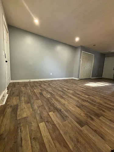 111 Margaret St Photo 1