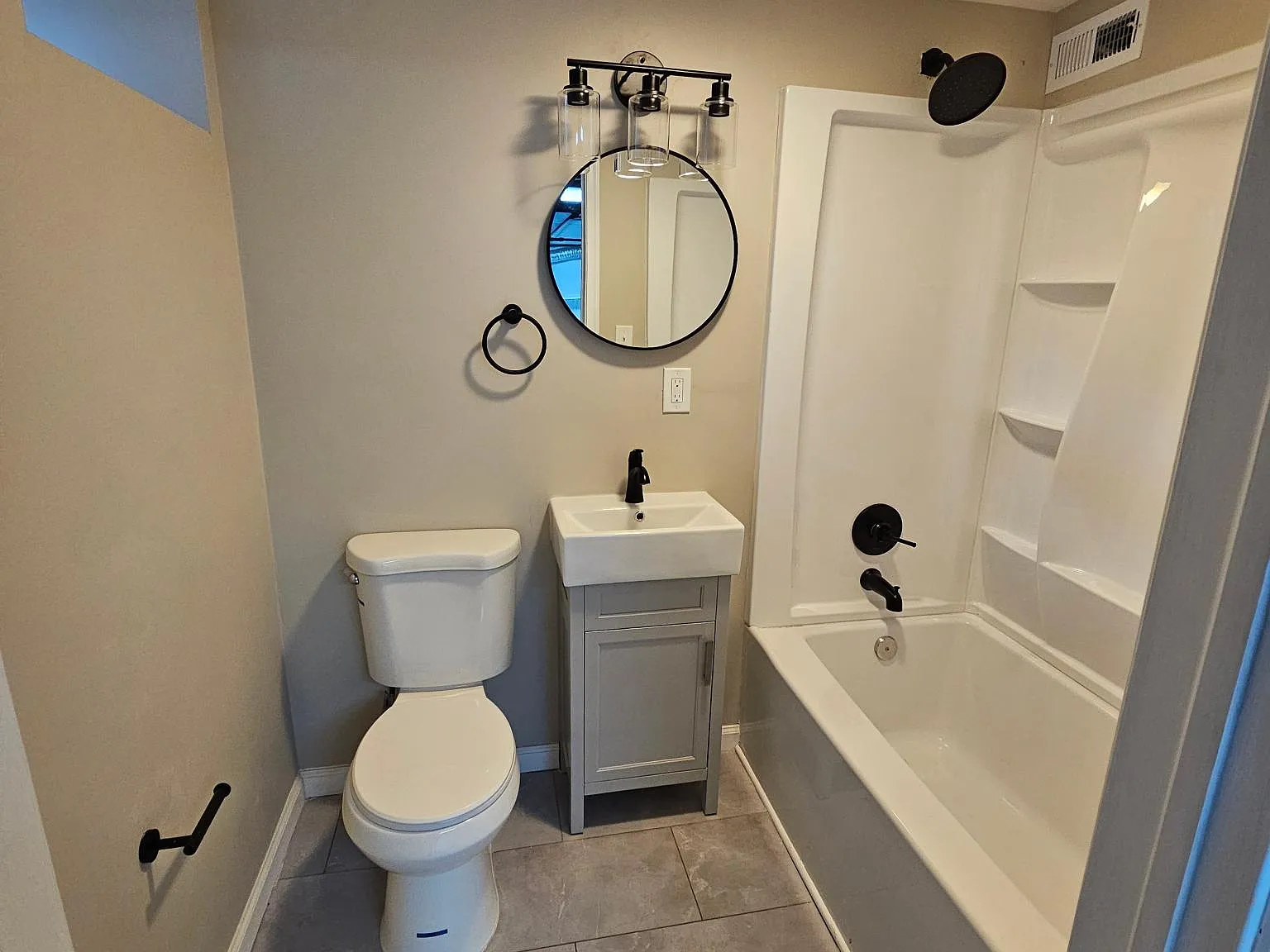 3 bed, 1152 sqft, $1,925 — Photo 3