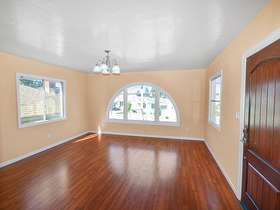3rd image of 275 Georgia Ave