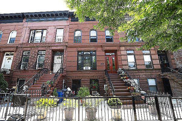 1st image of 522 Bainbridge St #2