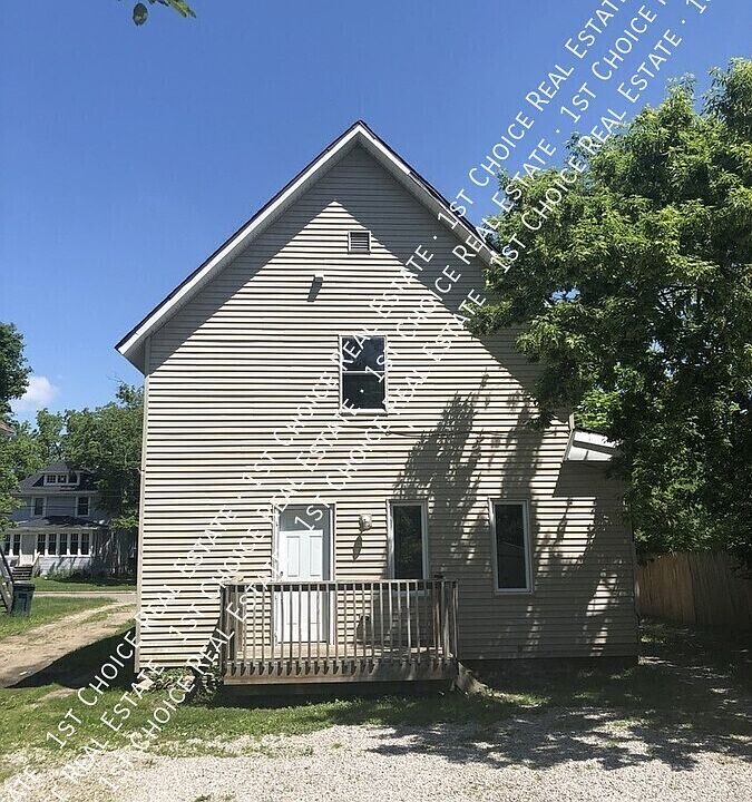1st image of 913 W Lapeer St APT 2