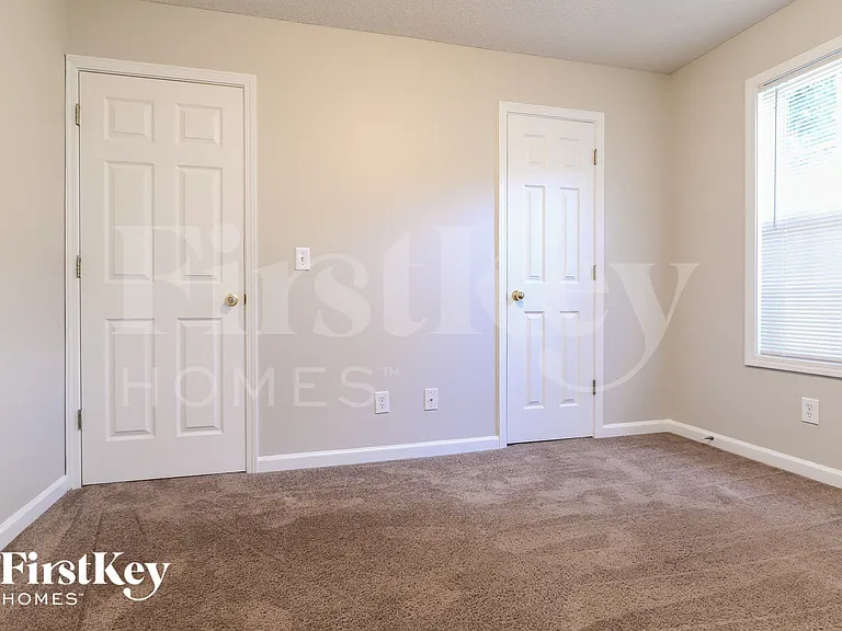 3240 Hilltop Cir — Photo 15