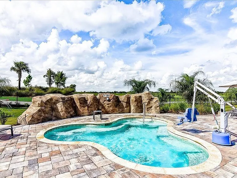 5604 Palmer Cir #202 — Photo 38
