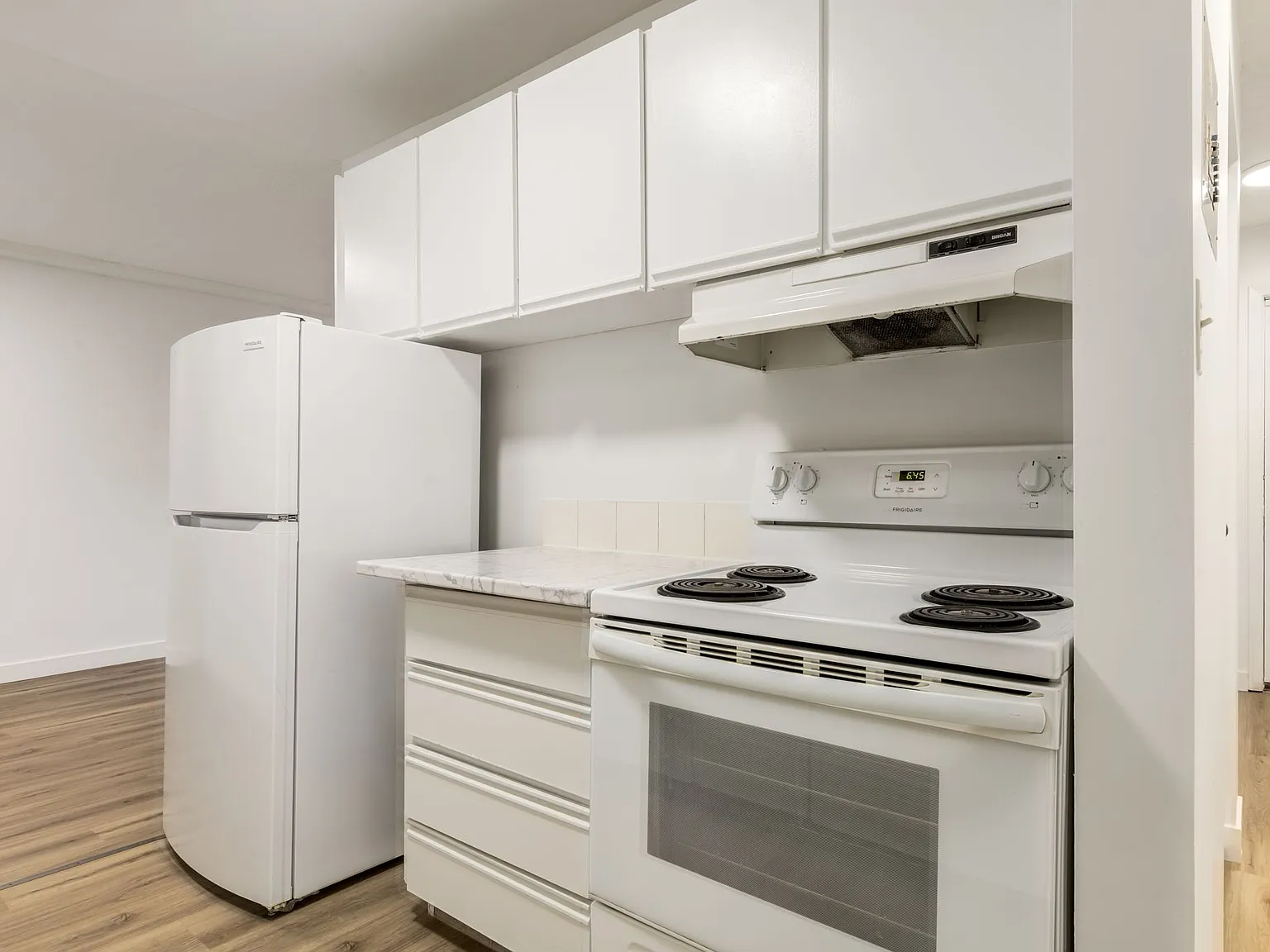 South Ridge Apartments — Photo 1