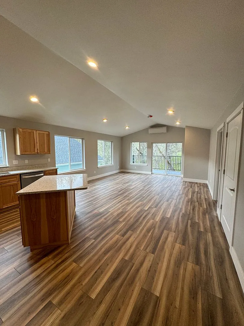 Brand new 2 bedroom 2 bath home in 55+ Community — Photo 3