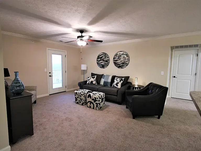 Shelby Oaks Apartments — Photo 29