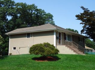 30 Heather Ln, Bloomingdale, NJ 07403