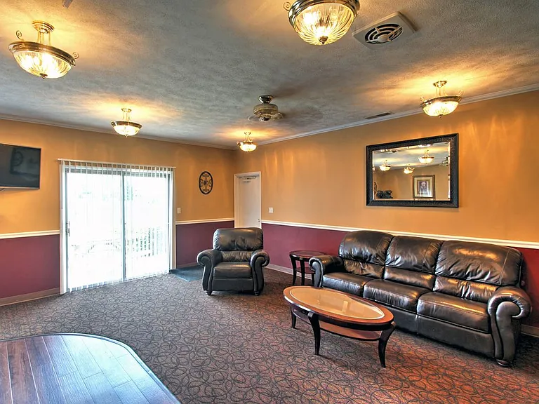 Carriage House Apartments — Photo 8